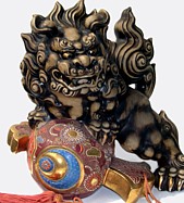 japanese Kutani porcelaij figure of KOMAINU with Lucky Mallet