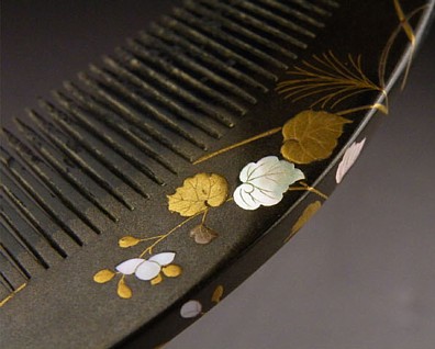 japanese tortoise shell comb. detail of inlay