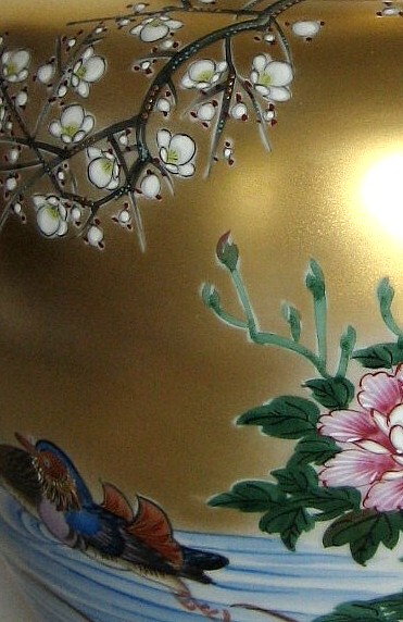japanese porcelain kutani vase detail of hand painting