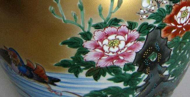 japanese porcelain kutani vase detail of hand painting