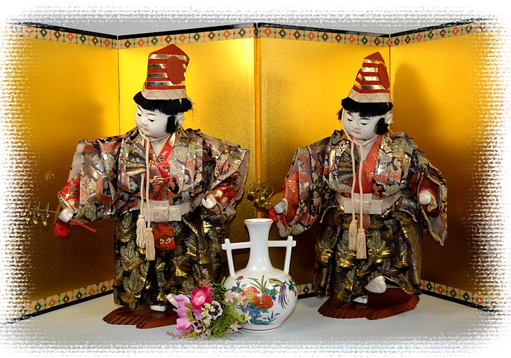 japanese antique dolls, vase and golden screen