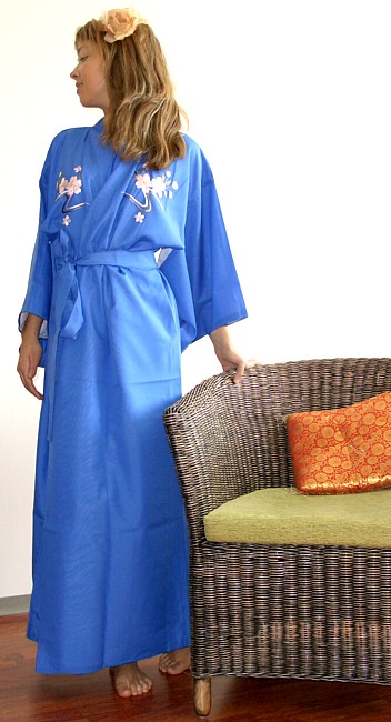 japanese  embroidered kimono with lining