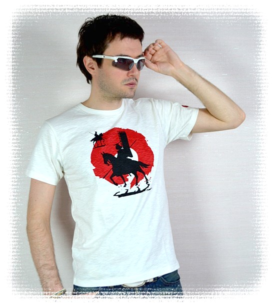 japanese t-shirt with two samurai warriors inage in front and back