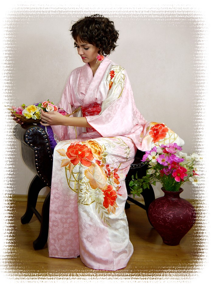 Japanese woman's silk  hand embroidered kimono furisode