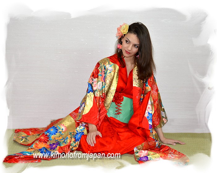 lady dressed in japanese wedding silk kimono